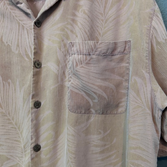 Tommy Bahama Men’s Tropical  Button Up Size Large Relax Fit Shirt - Picture 2 of 12